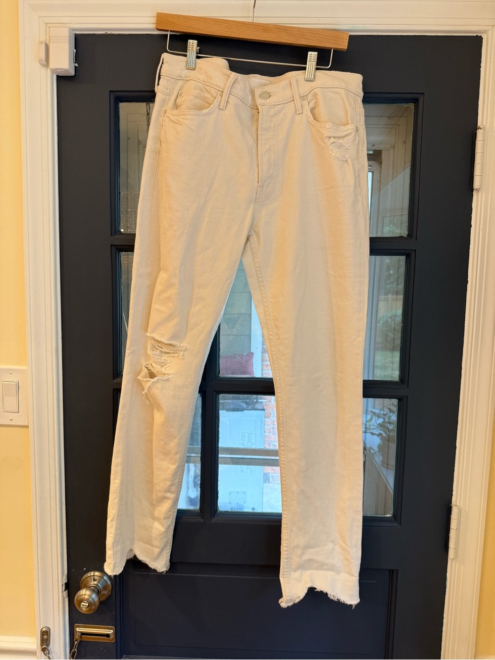 Mother The Flirt Chew Women’s Distressed Cream Straight-Leg Jeans size 30